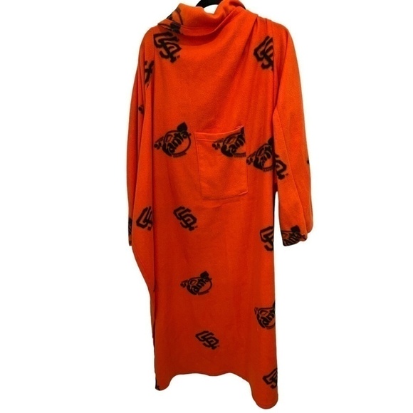𝅺HTF SF Giants Wearable Fleece Orange & Black Stadium Blanket Fanta SGA - Picture 1 of 1